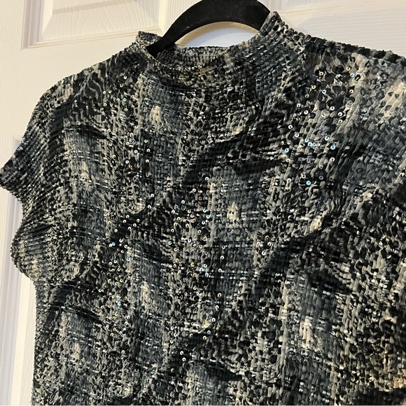 Black and White Ruffled Blouse - Picture 3 of 5